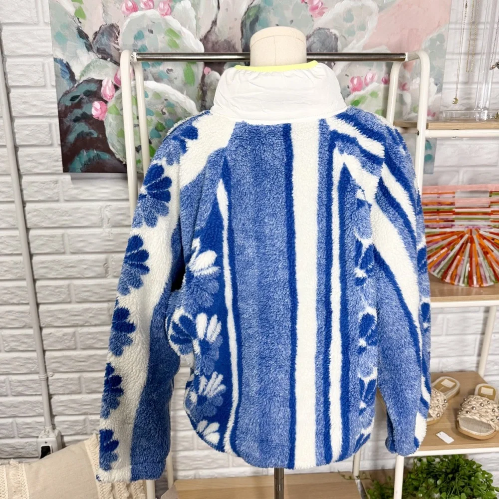 Free People New Hit The Slopes Fleece Pullover Blue White Floral Combo - Picture 4 of 4